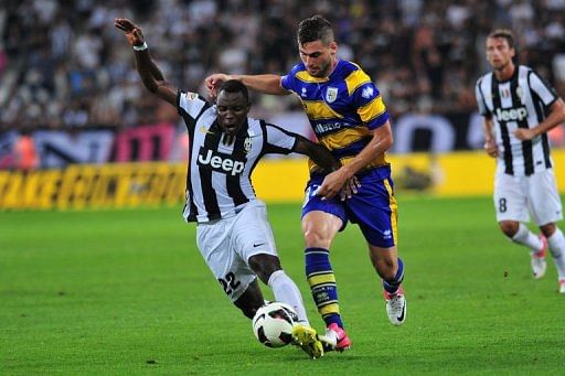 Juventus' midfielder Kwadwo Asamoah (L) clashes with Parma's defender Aleandro Rosi